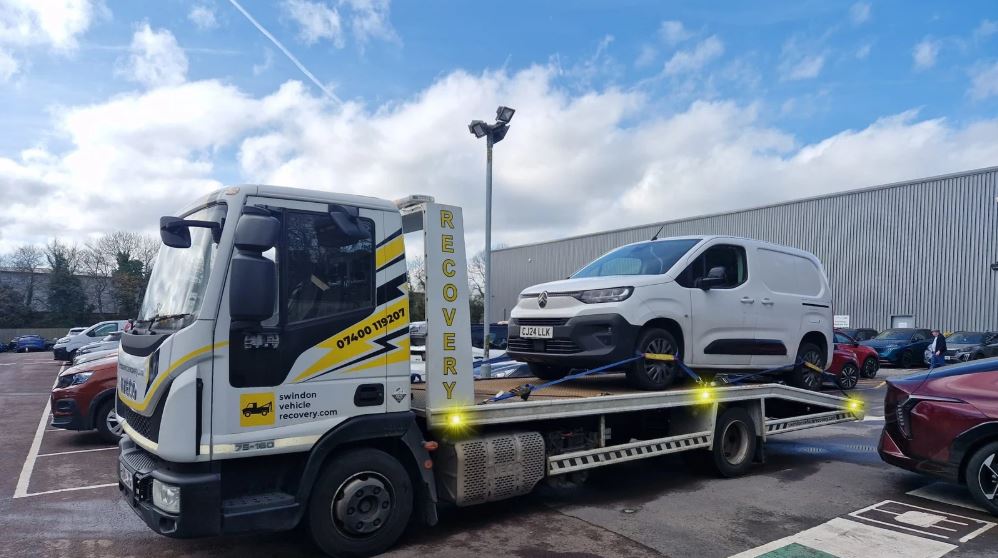 Newbury Car Breakdown Recovery Berkshire: 07400119207