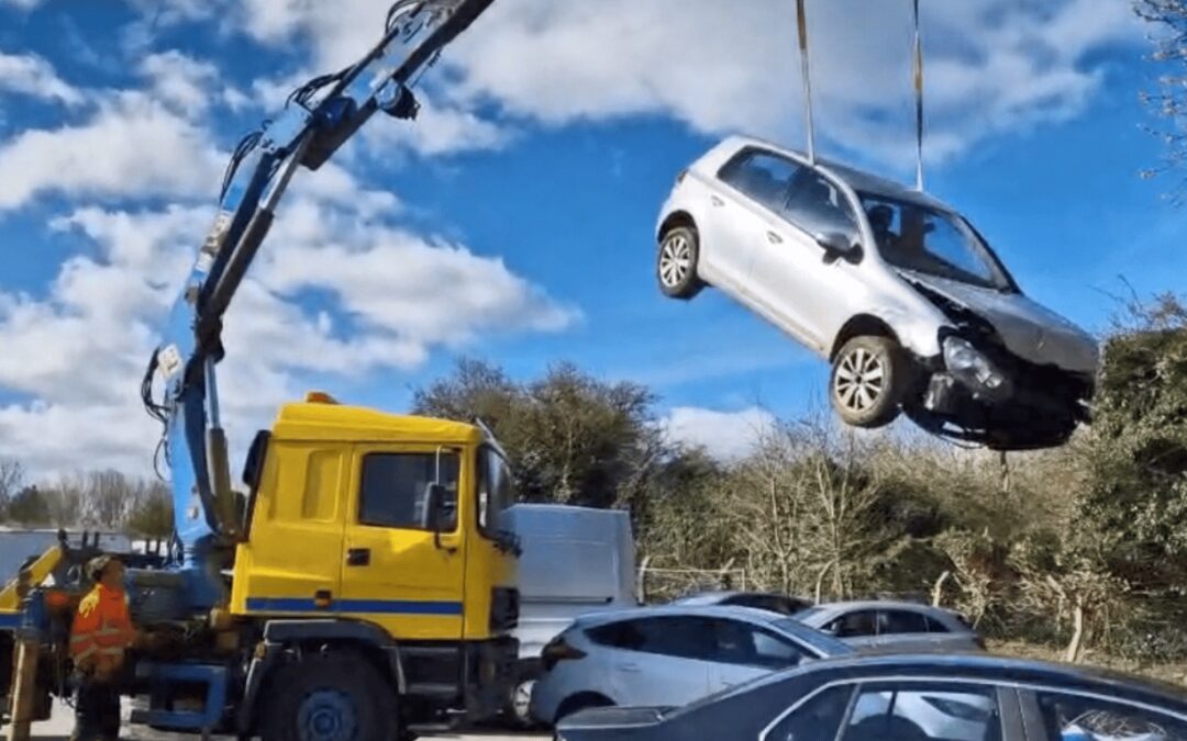 Crane-Assisted Accident Recovery Newbury: 07400119207