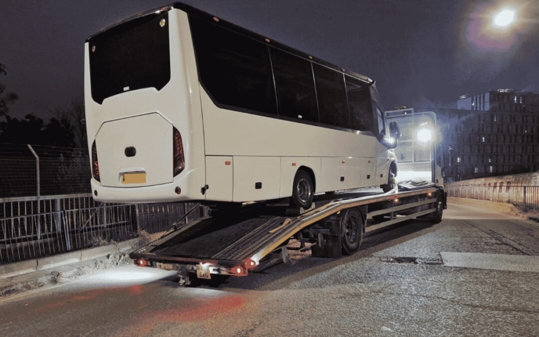 Bus Roadside Transport Service in Chippenham: 07400119207